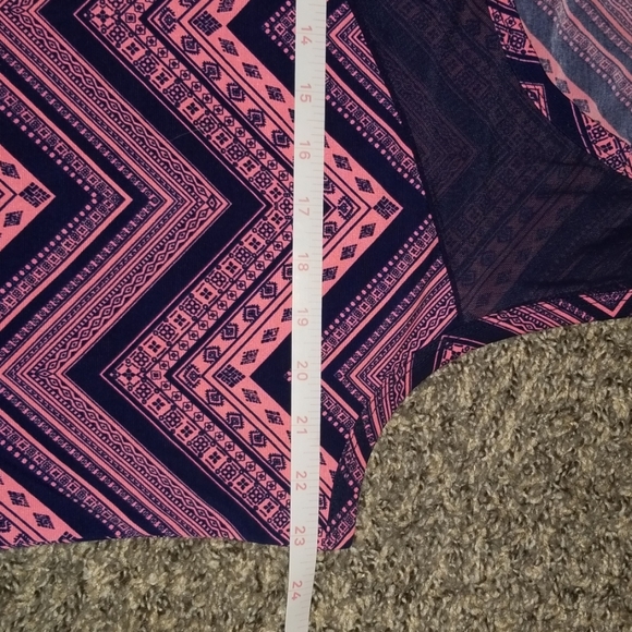 Coral and Navy blue blouse. - Picture 4 of 7